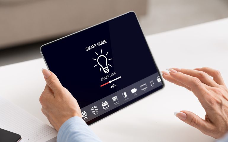 smart-home-managing-lighting-level-and-remote