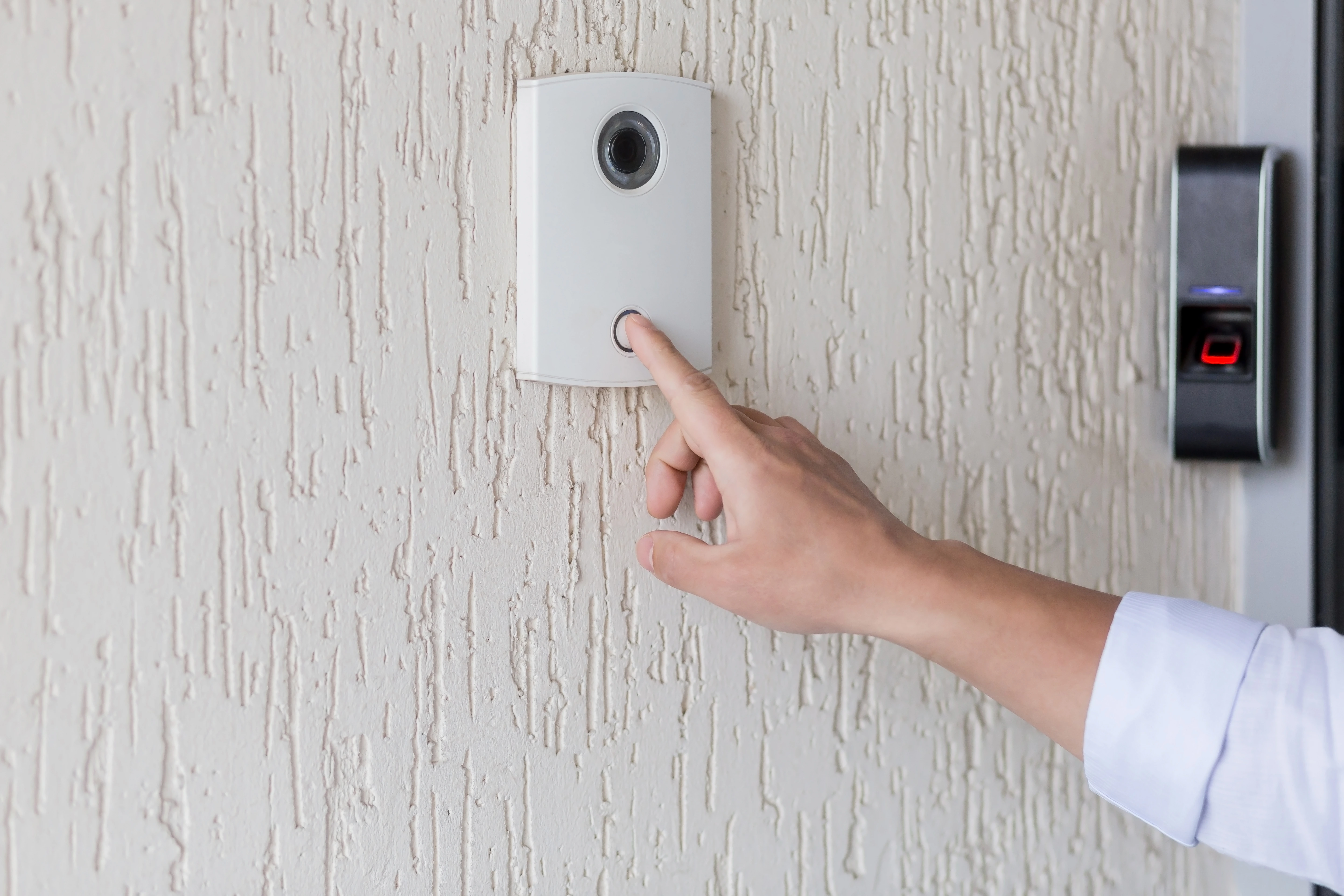 Buy the best smart wifi video door bell with Easy installation from Remal Security Systems in UAE